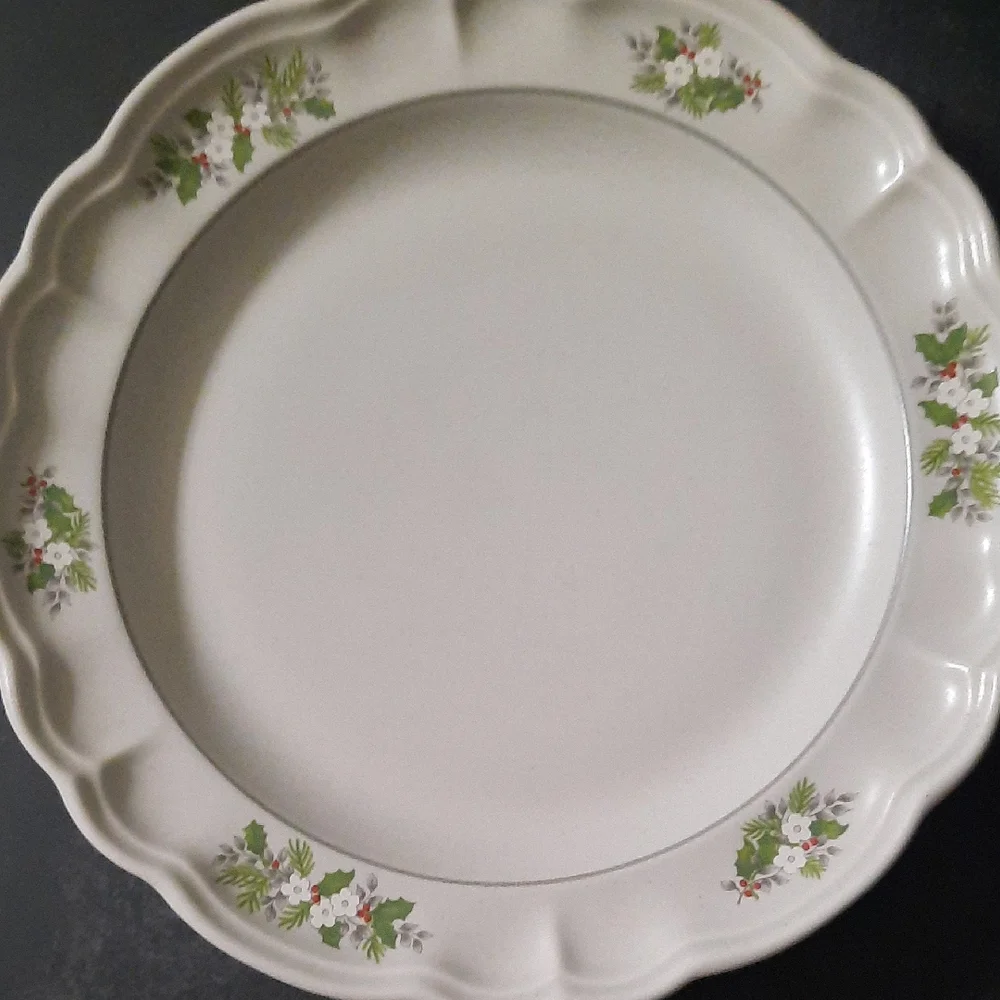 Set of 2 Pfaltzgraff White Dinner Plate with Holly and Red Berry Accents - Picture 1 of 13